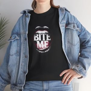Tricou Unisex Heavy Cotton Amuzant – Design Grafic „Bite Me”